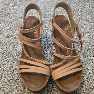 Chic Tan Wedges with Braided Strap
